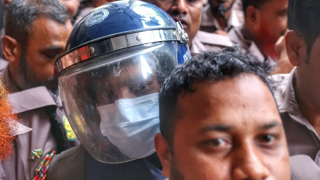 কাঠগড়ায় দাঁড়িয়ে দোয়া পড়ছেন আসামি সোহেল, কাঁদছেন স্বপ্না!